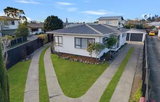 8 Palm Avenue, Stoke