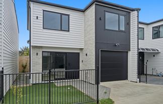 2/592 Massey Road, Mangere