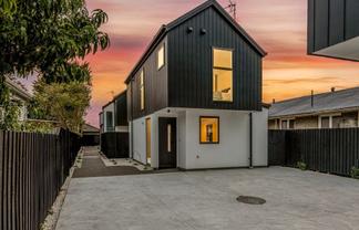 2/128 Huxley Street, Sydenham