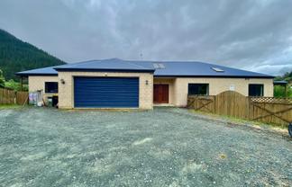 36 Macs Road, Hira