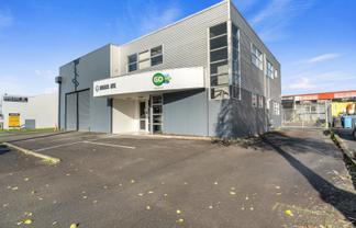 The perfect mix - office, warehouse, yard