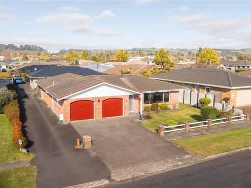 18 Robertson Street, Glenholme