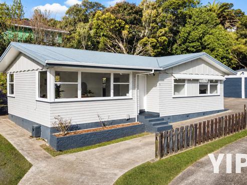 3 Jonathan Way, Paparangi