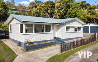 3 Jonathan Way, Paparangi