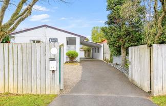 17 Saxbys Road, Glenview