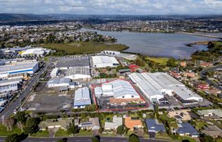 Large clear-span industrial warehouse