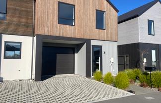 15 Malaga Crescent, Harewood