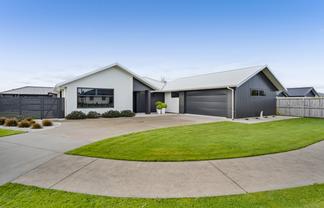 14 Hodge Park Lane, Inglewood