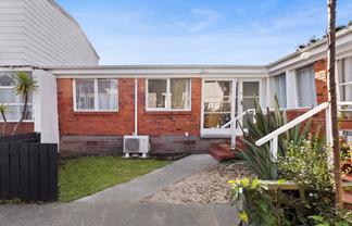 2/220A Church Street, Onehunga
