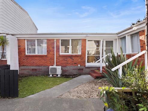 2/220A Church Street, Onehunga