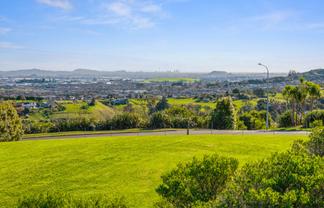 8 Sovereign Street, Flat Bush