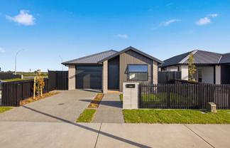 64 Empire Crescent, Papamoa
