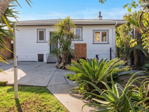 323 Western Hills Drive, Avenues