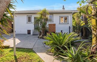 323 Western Hills Drive, Avenues
