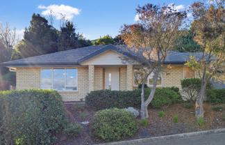 33 Valley Heights, Stepneyville