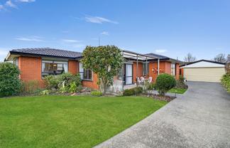 69 Sarabande Avenue, Redwood