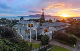 8 Hughes Street, WAIKANAE BEACH
