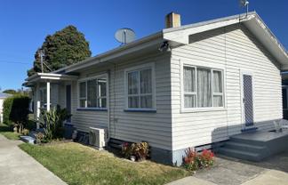 4 Pine Street , Mangapapa