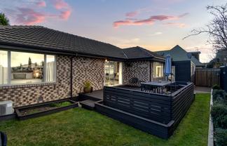 2/266 Sawyers Arms Road, Bishopdale