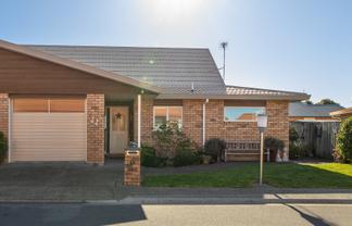 22/2 William Donald Drive, Masterton