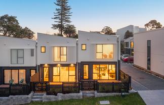2/18 Handley Avenue, Devonport