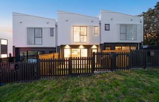 2/16 Handley Avenue, Devonport