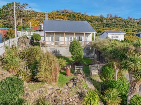 40 Theodore Street, Bluff