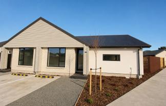 2/58 Bamford Street, Woolston