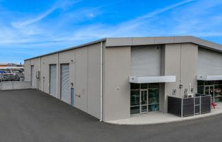 Versatile high-stud warehouse