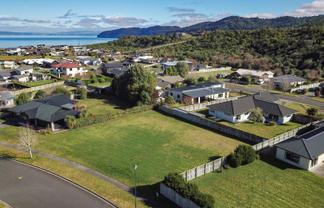 68 Montgomery Crescent, Kinloch