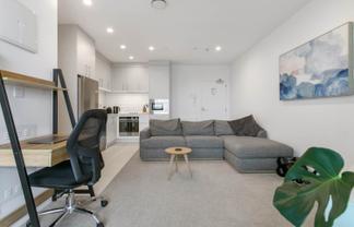 807/8 Waikumete Road, Glen Eden