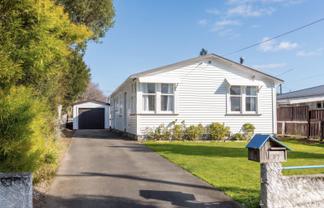 97 Broadway, Carterton