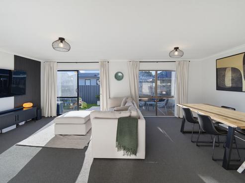 702B Park Road South, Akina