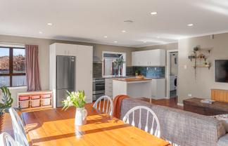 169 Welcome Bay Road, Welcome Bay