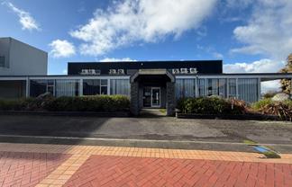 Prominent Corner Office with Plenty of Parking