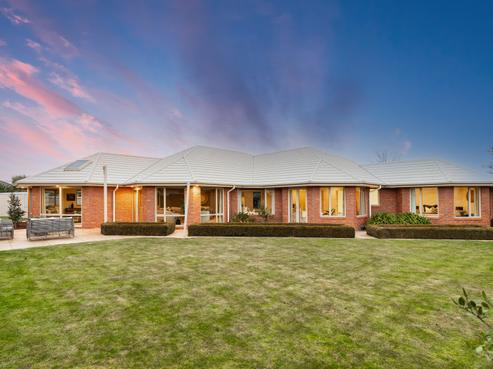 1 Becmead Drive, Harewood