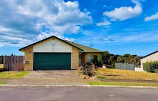 33 Blue Heron Rise, Stanmore Bay