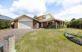 4 Longwood Place, Harrowfield