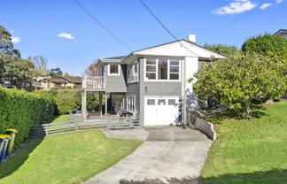 128 Tiroroa Avenue, Te Atatu South