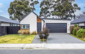 13 John Raven Lane, Woodend