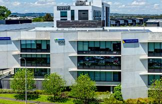 Modern 305sqm Highbrook office