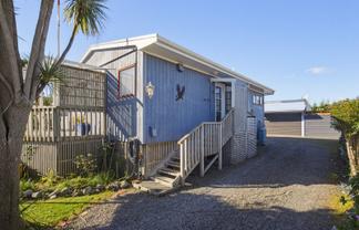 5 Te Whena Street, Otaki Beach
