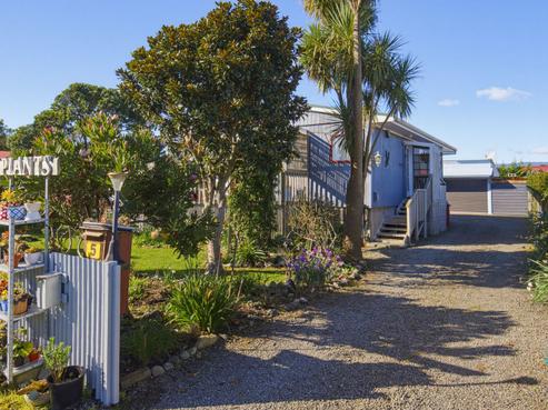 5 Te Whena Street, Otaki Beach
