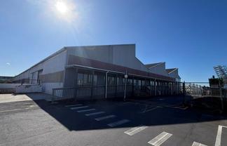High-Profile Showroom & Storage Opportunity