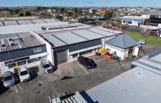 Refurbished and well-connected - 352sqm