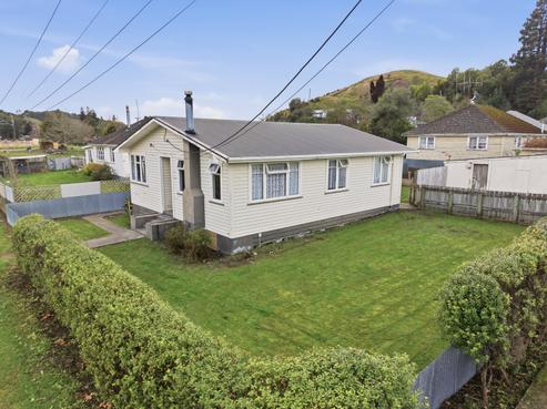 4 Station Road, Hunterville