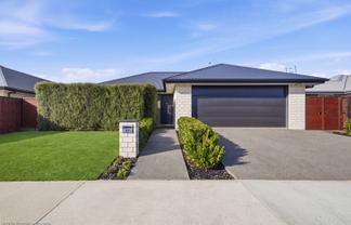 21 Quinn Crescent, Woodend