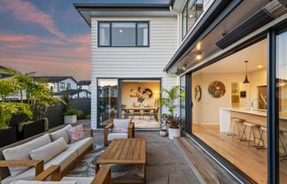 9 Barque Rise, Long Bay