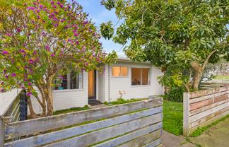 16B Buckley Grove, Paraparaumu