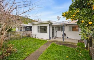 16B Buckley Grove, Paraparaumu